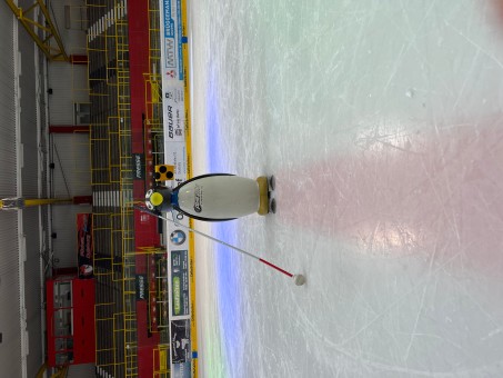 Laufhilfe "Pinguin" in der Eissporthalle Duisburg